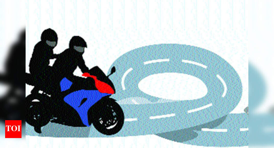 Youths chase, harass woman, make lewd gestures Times of India