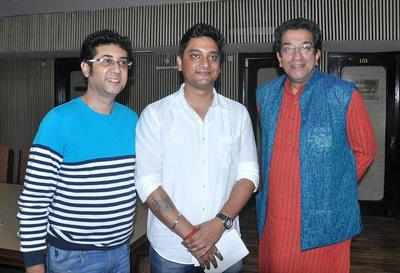 When ‘Feluda’ Sabyasachi and ‘Byomkesh’ Soumitra came together for Durbin premiere in Kolkata