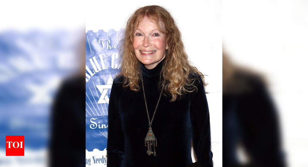 Mia Farrow criticises Golden Globes tribute to Woody Allen English