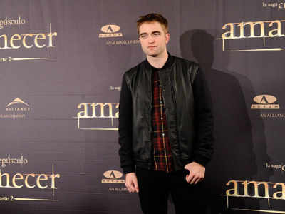 Robert Pattinson sells former love mansion