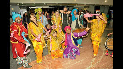 Shailesh Baluapuri host the Lohri celebrations at city mall in Bhopal