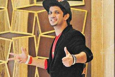 Mudassar Khan avoids unwanted female attention