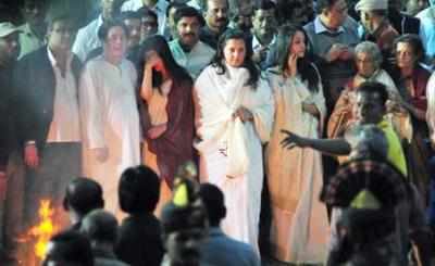 Sisters join Suchitra Sen's funeral