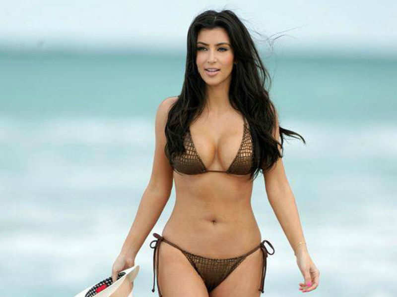 Kim Kardashian Suffers Wardrobe Malfunction English Movie News