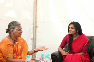 Ramya and Sudha Murty bond over films and stories