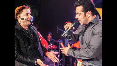 Salman raises a toast to 175 years of TOI