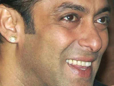 Salman khan hot sale in earrings