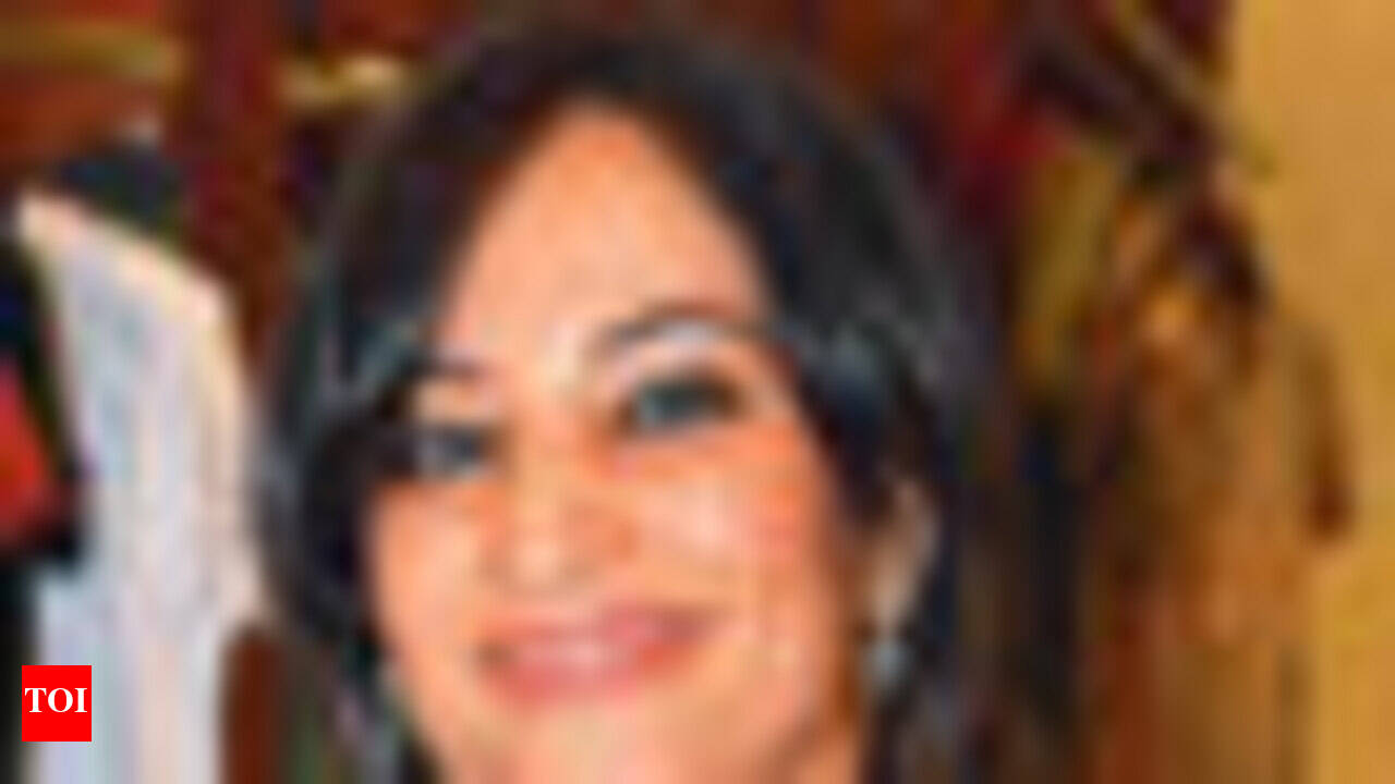 Rakshanda Khan De Biquini