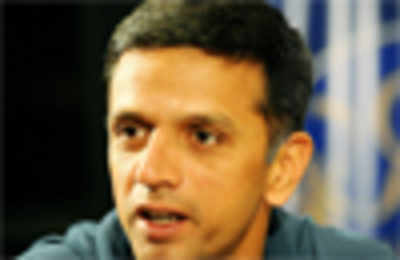 Dhoni doesn't have a go-to bowler, says Dravid
