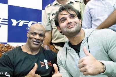 Ronnie Coleman and Mahaakshay Chakraborthy at the launch of a gym in Mumbai