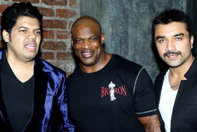 Prabodh Davkhare hosts a bash for Eight times Mr Olympia Ronnie Dean Coleman in Andheri