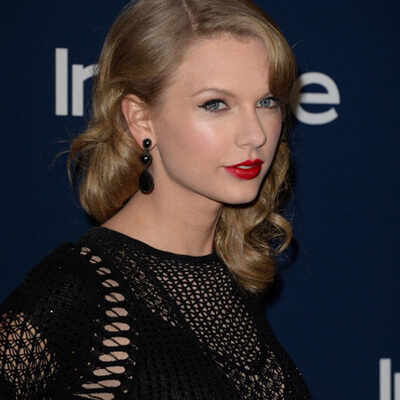 I can never ever get naked for photoshoot: Taylor Swift English Movie