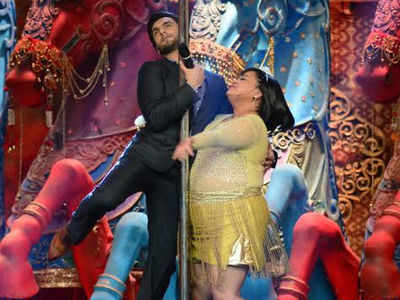 Ranveer Singh & Bharti's pole dance on Comedy Circus