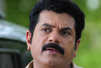 Mukesh open to contesting in polls