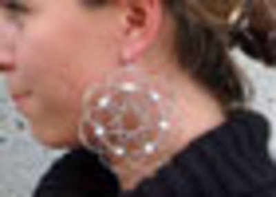 Big earrings: A harmful fashion accessory