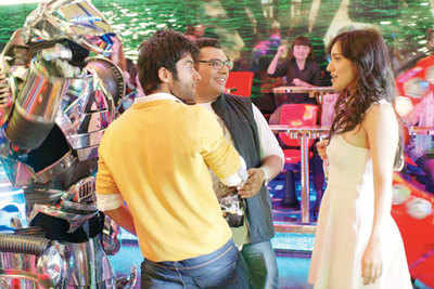 Jackky gets to shoot at the world’s only robot club in Tokyo for Youngistaan