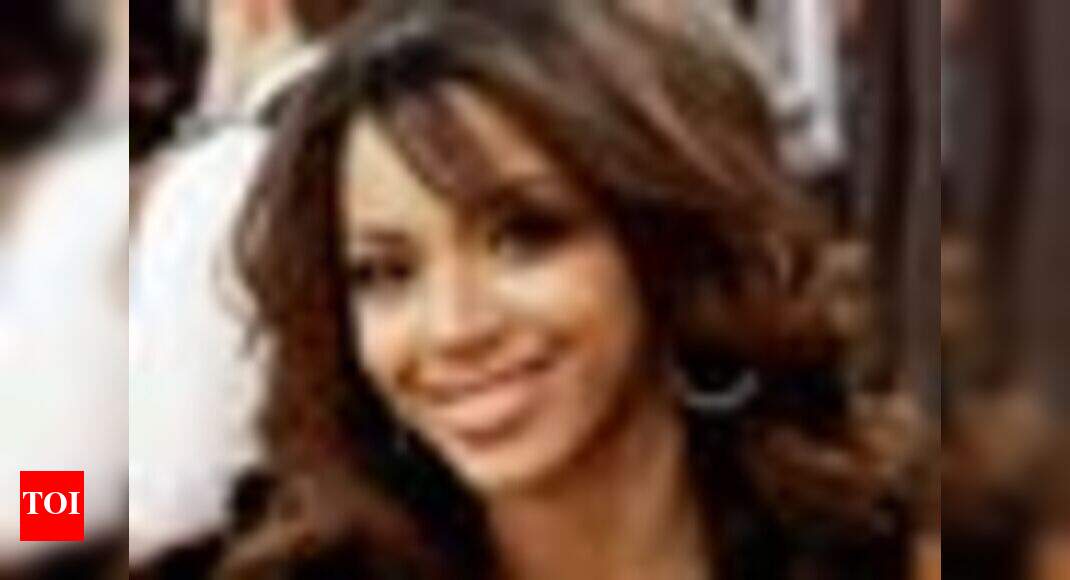 Beyonce gets mobbed at church | English Movie News - Times of India