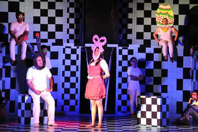 Vikash Khurana's play Alice in Wonderland took audience on a fantasy tour at Sai Sabhagruh in Nagpur