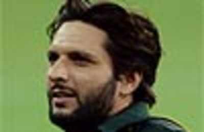 Shahid Afridi hurts jaw in practice match