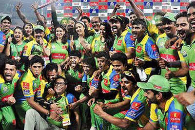 Priyadarshan's cricket team creates ruckus mid- air