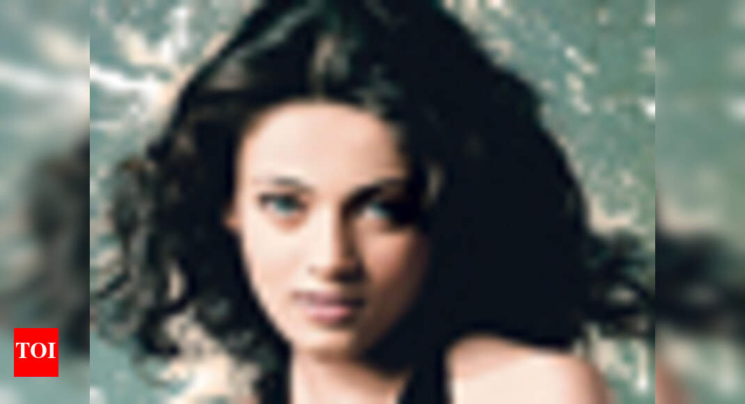 Mirror mirror... Hindi Movie News Times of India