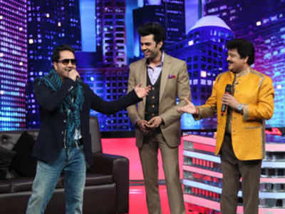 Udit & Mika got into a fun war of songs on Mad In India
