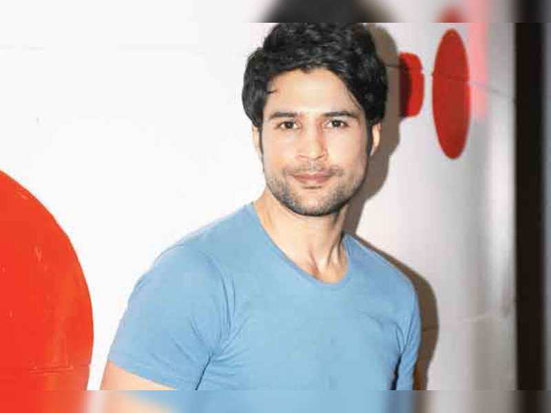 Rajeev Khandelwal Reveals He Faced Casting Couch Says People Think Man Can  Adjust  कसटग कउच पर छलक Rajeev Khandelwal क दरद बल मर सथ  भ हआ पर लग सचत ह य