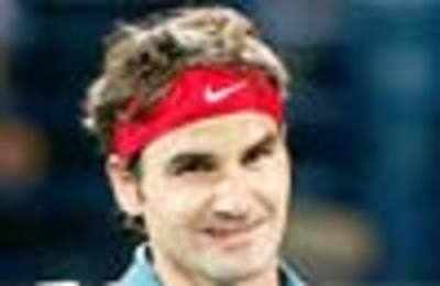 Flowing Federer floors Djokovic in Dubai