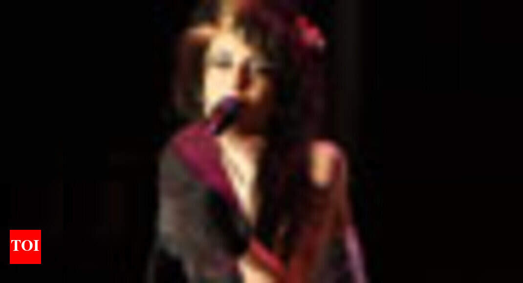 Amy's sorry for the racist video? | English Movie News - Times of India