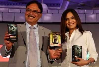 'Kochadaiiyaan' branded mobile phone launched