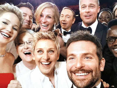 Selfies, photobombers and pizzas at the Oscars