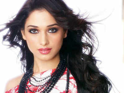 Tamannaah and Esha hang on to Sajid’s every word