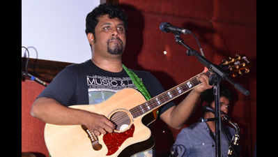 Raghu Dixit gets Bangalore grooving at Vapour