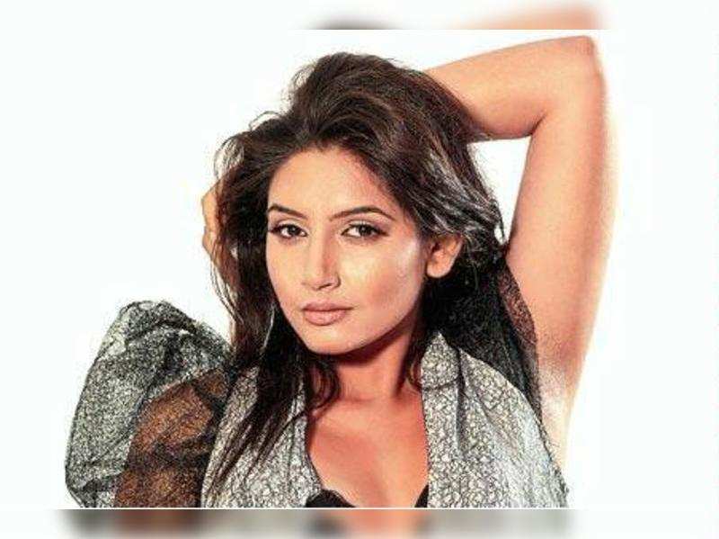 Ragini Dwivedi set for Tamil-Telugu debut | Kannada Movie News - Times of  India