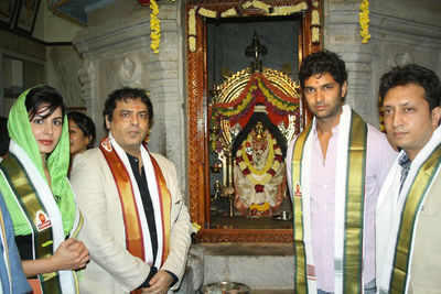 Jal cast visits Mangalore colleges and Amba Maheshwari Temple