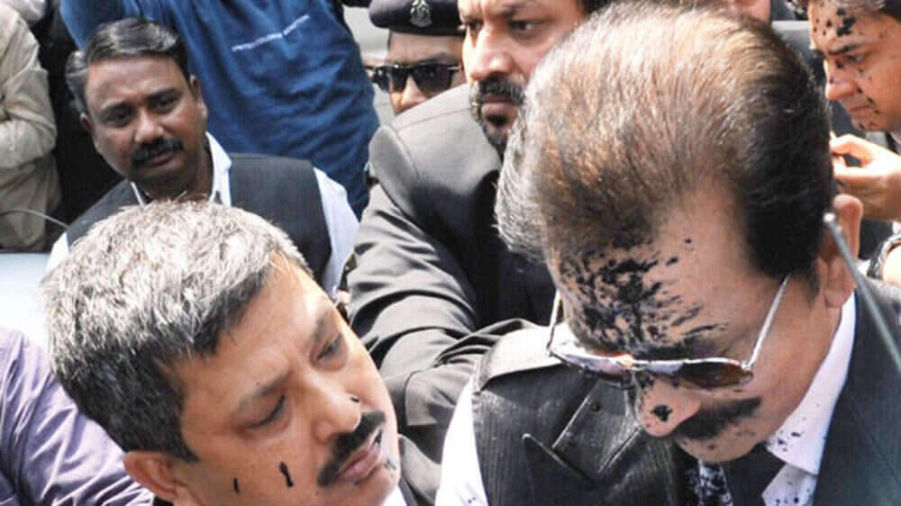 Ink attack on Subrata Roy The Times of India