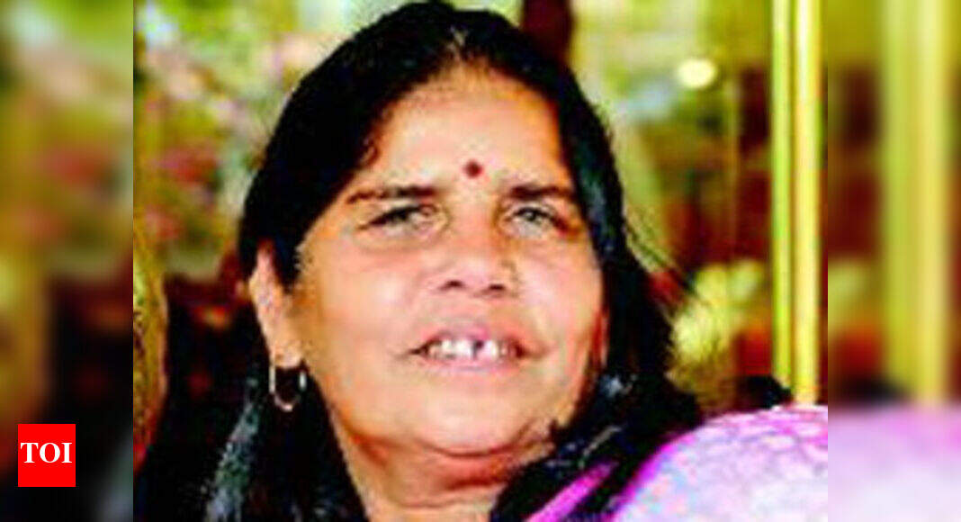 Gulabi Gang bowls out Sampat Pal | Hindi Movie News - Times of India
