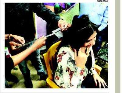Actress Neethu sacrifices hair to raise awareness of cancer