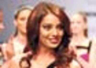 Younger men are cool: Bipasha