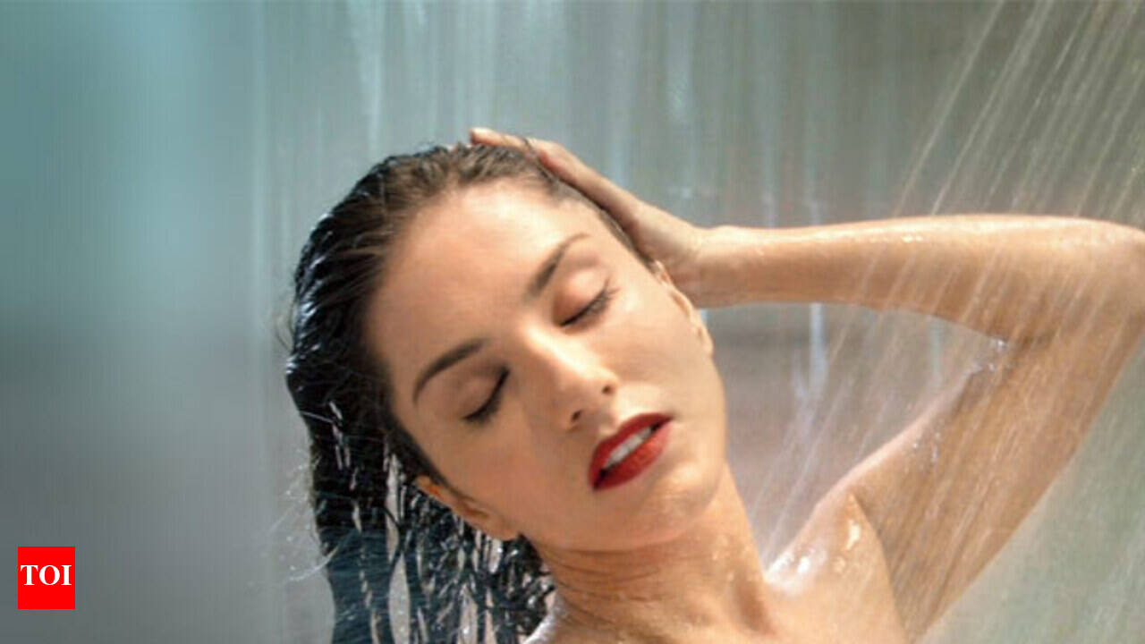Sunny Leone refuses to go topless for shower scene | Hindi Movie News - The  Times of India