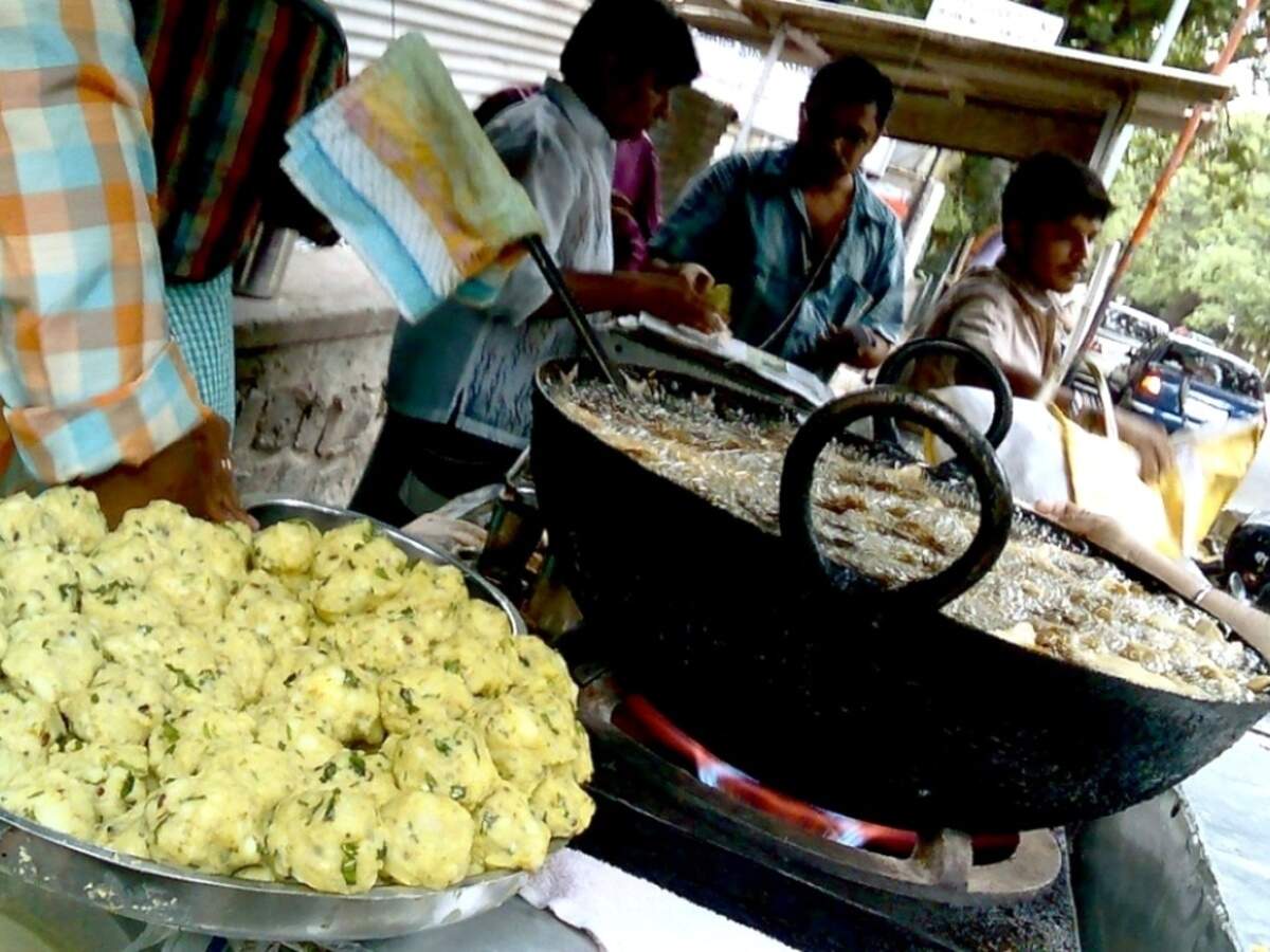 Street Food In Mumbai | Mumbai's Most Iconic Street Eats And Where To