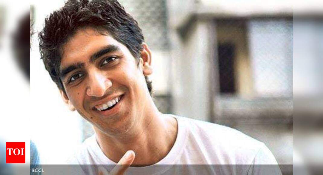 Ayan doesn't want to be left alone with Deepika, Katrina | Hindi Movie ...