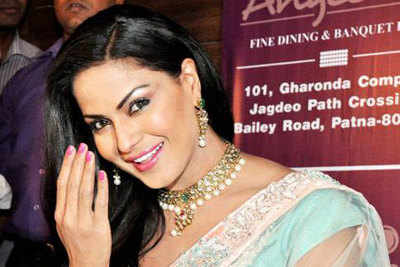 Veena Malik anti-India tweet trends on Twitter