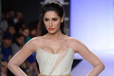 LFW: Nargis Fakhri scorches ramp in an ivory corset gown