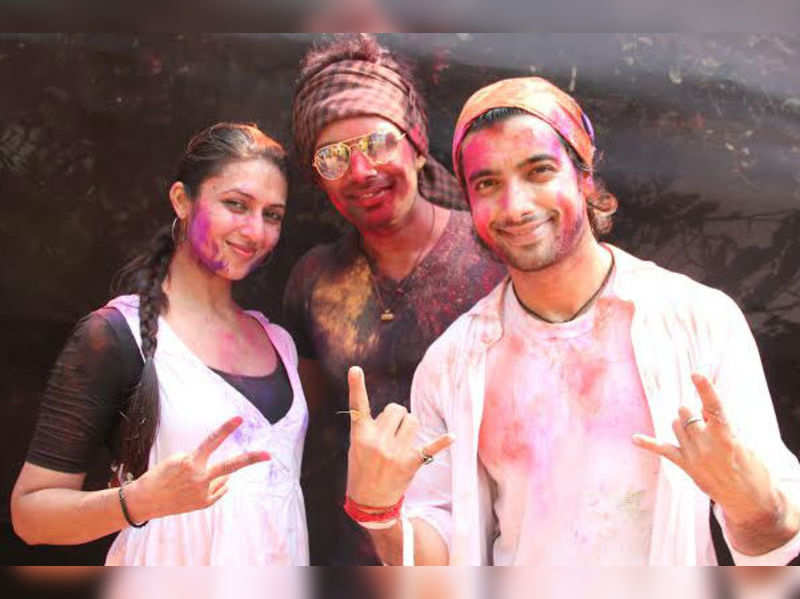 Divyanka-Sharad spotted at Rahul Raj Singh's Holi Party ...