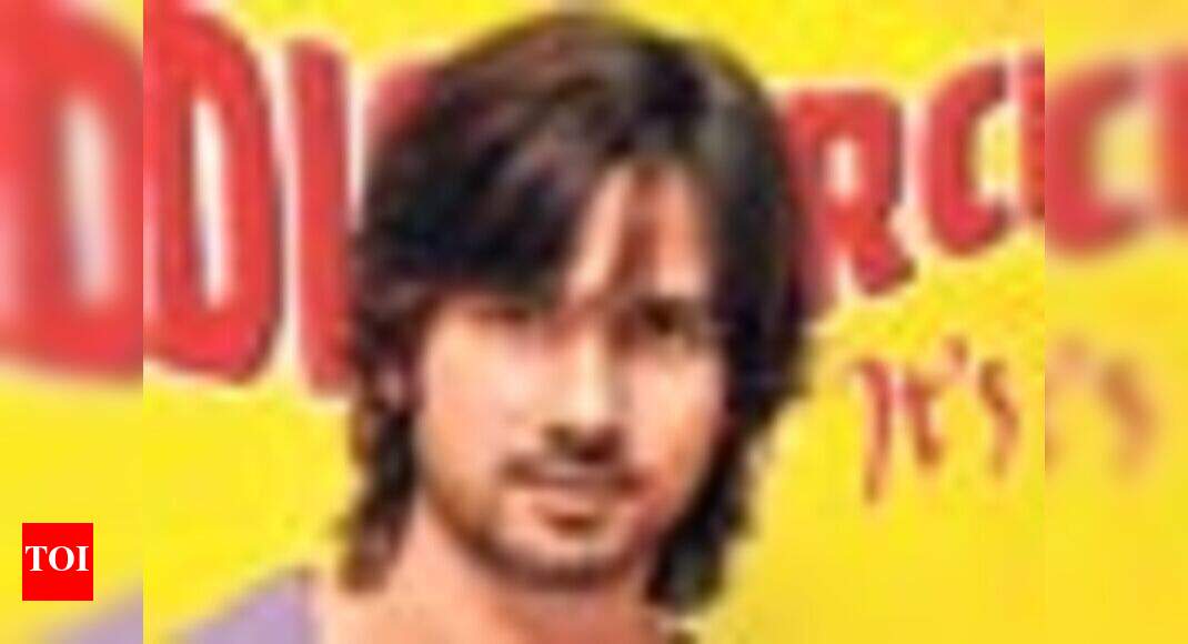 Shahid sports a moustache! | Hindi Movie News - Times of India