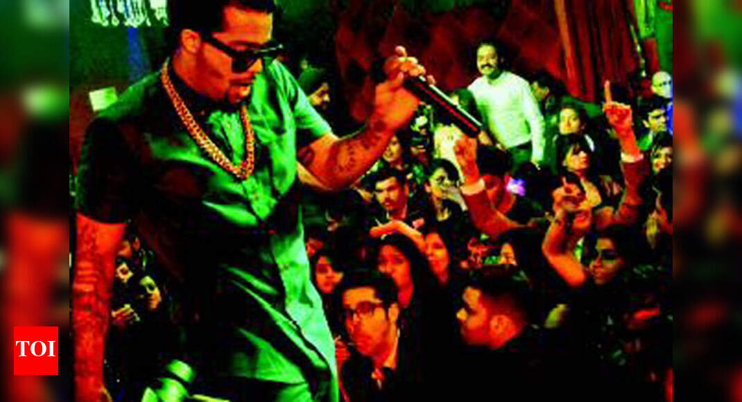 American rapper Sky Blu aka LMFAO performs in Delhi | Events Movie News ...