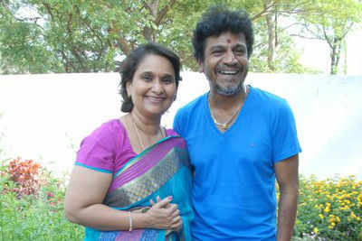 Shivarajkumar and wife seek Rajkumar's blessing in Bangalore | Events Movie  News - Times of India