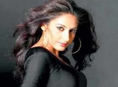 Ragini Dwivedi engages her fans with a quiz!