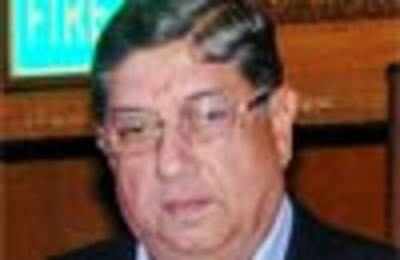Srinivasan under pressure as former players ask him to resign
